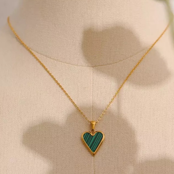 💚Gold plated Green heart necklace - Picture 4 of 5